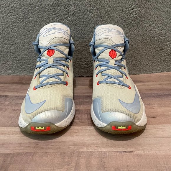 EXCLUSIVE Nike Lebron 13 Christmas 2015 Edition GS Size 7Y 824502 144 SHIPS ASAP - Picture 2 of 8